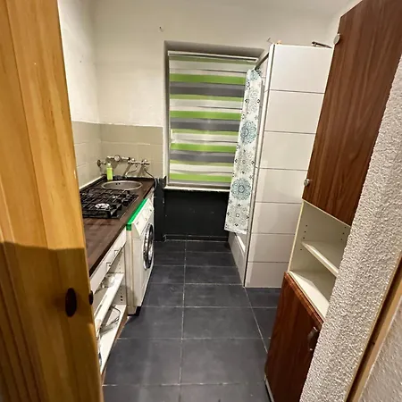 Fuer Bis Zu 6 Personen Naehe Cannstatter Wasen, Porsche-arena, Mercedes-benz Arena Stadion Stuttgart