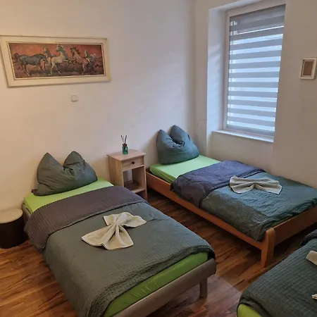 Fuer Bis Zu 6 Personen Naehe Cannstatter Wasen, Porsche-arena, Mercedes-benz Arena Stadion