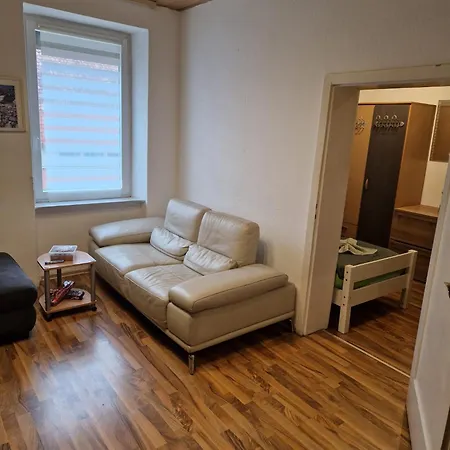 Fuer Bis Zu 6 Personen Naehe Cannstatter Wasen, Porsche-arena, Mercedes-benz Arena Stadion Appartement