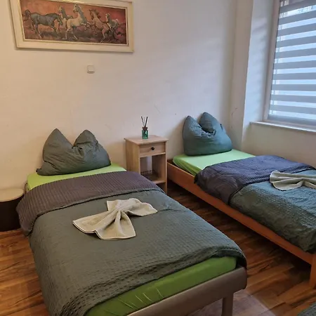 Fuer Bis Zu 6 Personen Naehe Cannstatter Wasen, Porsche-arena, Mercedes-benz Arena Stadion Штутгарт