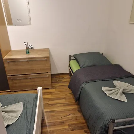 Fuer Bis Zu 6 Personen Naehe Cannstatter Wasen, Porsche-arena, Mercedes-benz Arena Stadion