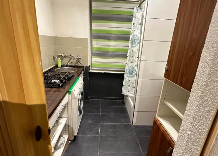 Fuer Bis Zu 6 Personen Naehe Cannstatter Wasen, Porsche-arena, Mercedes-benz Arena Stadion Stuttgart